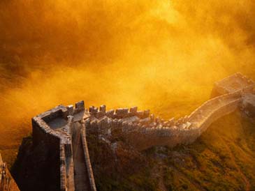 Golden sunrise on the Great Wall of China 